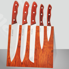 Juego de cuchillos coloridos con mango de madera